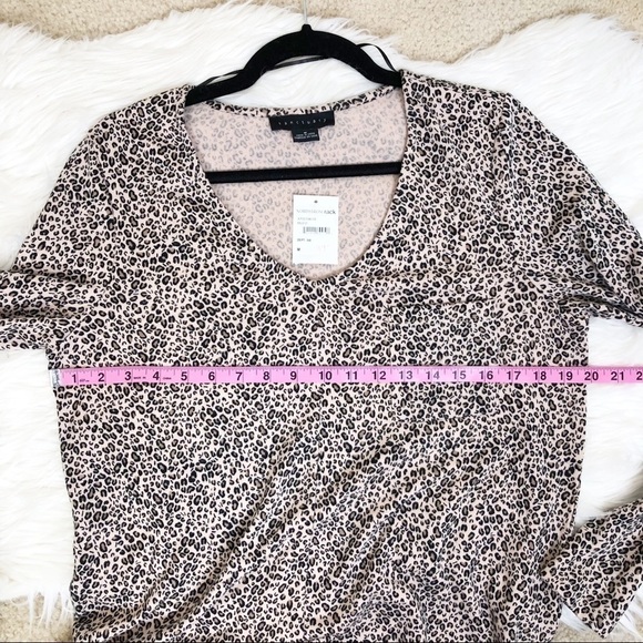 New Sanctuary V-neck Cozy Pocket Sleeve Top in Mini Leopard - Picture 10 of 10